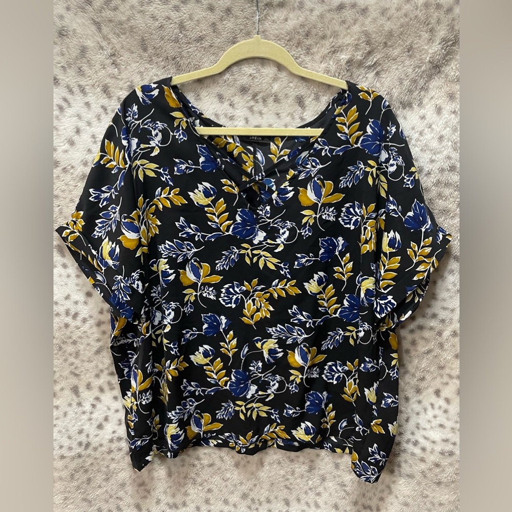 SHEIN FLORAL CROSS BUST BLOUSE